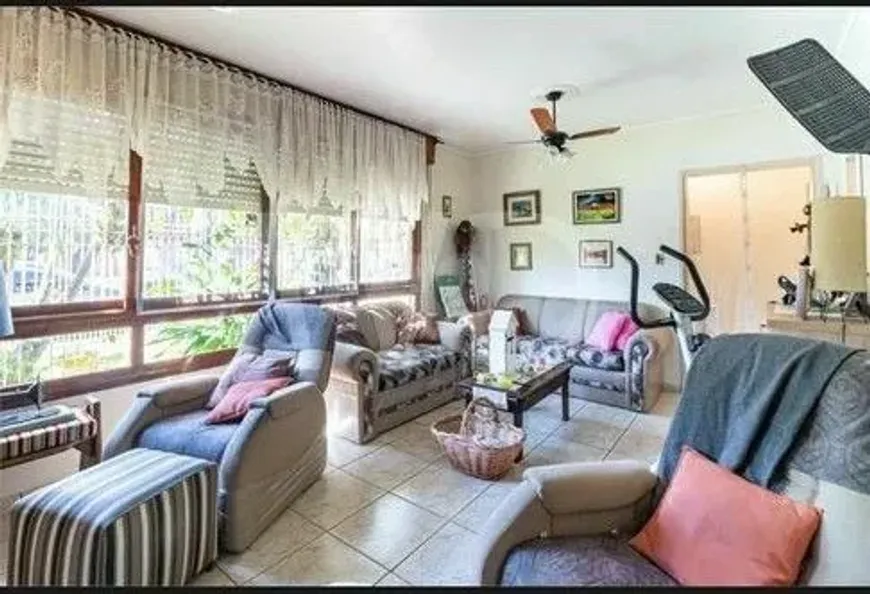 Casa com 3 Quartos à venda, 263m² – Porto Alegre